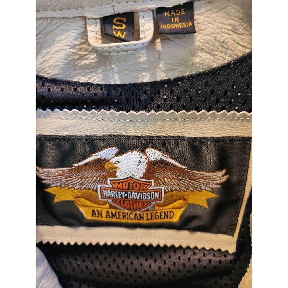 Harley-Davidson small cream and black leather jacket. Measures approx Length 23" - Picture 8 of 15